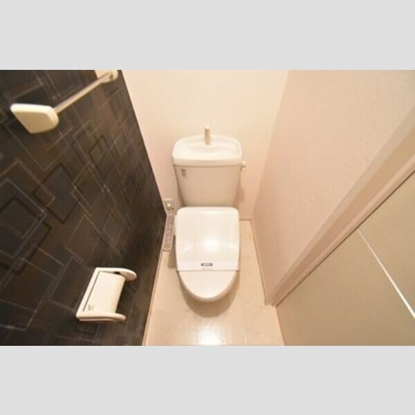 トイレ (トイレ)