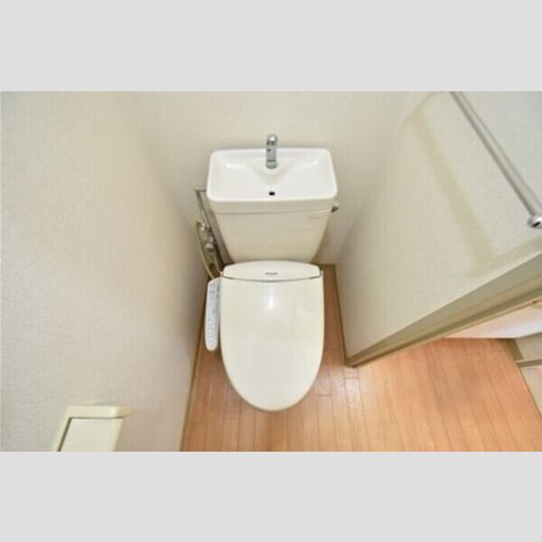 トイレ (トイレ)