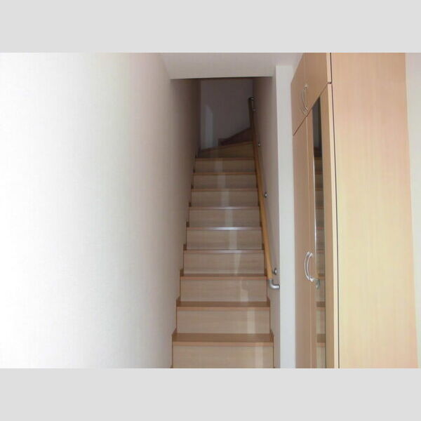 玄関 (♪1階に玄関がありそこから2階へ上がります♪)