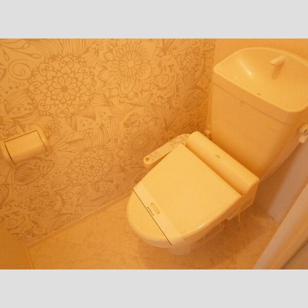 トイレ (♪温水洗浄暖房便座♪)