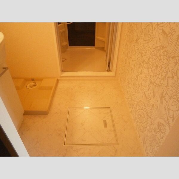 洗面所 (♪洗面室+洗濯機置き場♪)