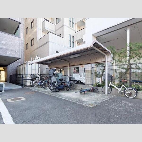 現地周辺 (駐輪場)