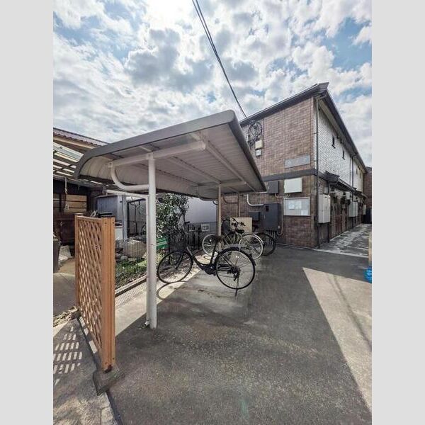 現地周辺 (駐輪場)