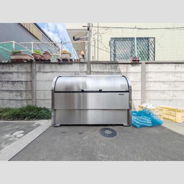 現地周辺 (ゴミ置き場)
