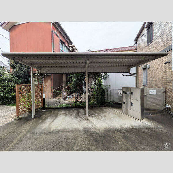 現地周辺 (駐輪場)