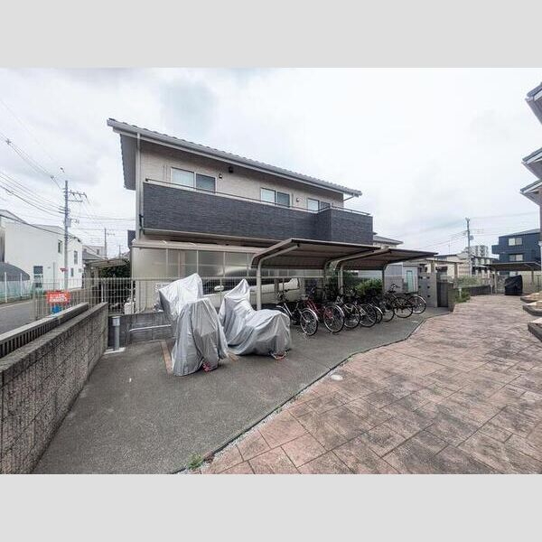 現地周辺 (駐輪場)