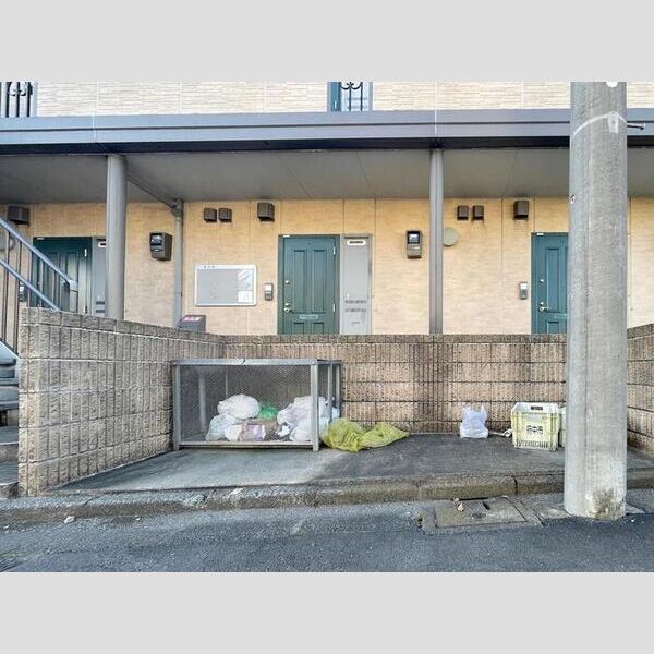 現地周辺 (ごみ置き場)