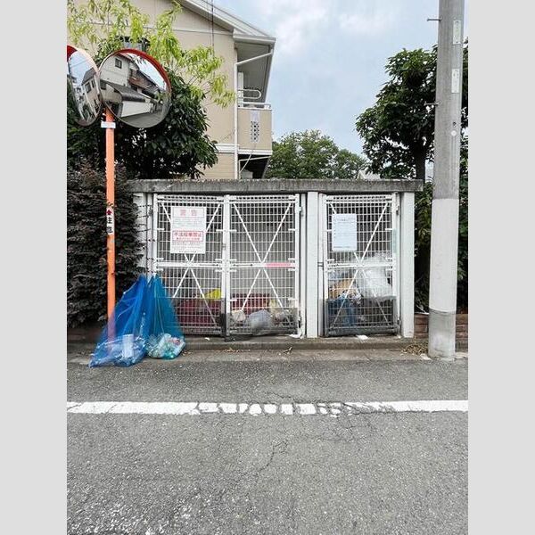 現地周辺 (ゴミ置き場)