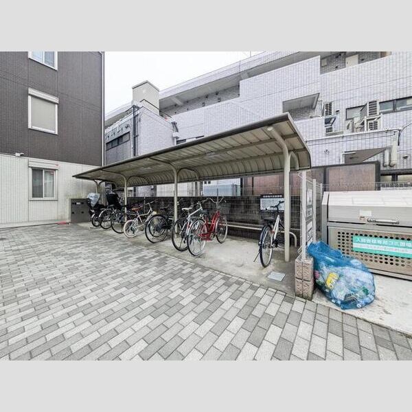 現地周辺 (駐輪場)