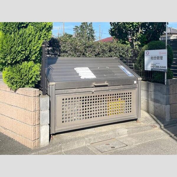 現地周辺 (ごみ置き場)
