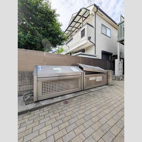 現地周辺 (ゴミ置き場)