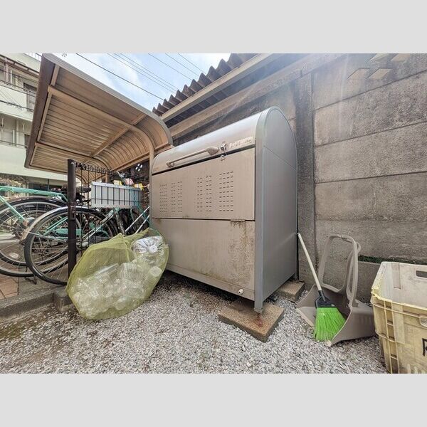 現地周辺 (ゴミ置き場)