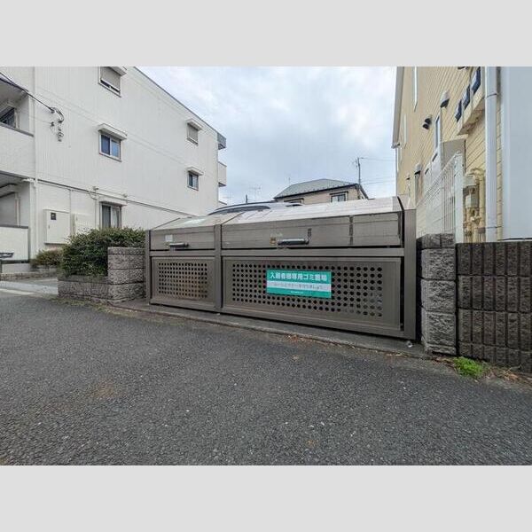 現地周辺 (ゴミ置き場)