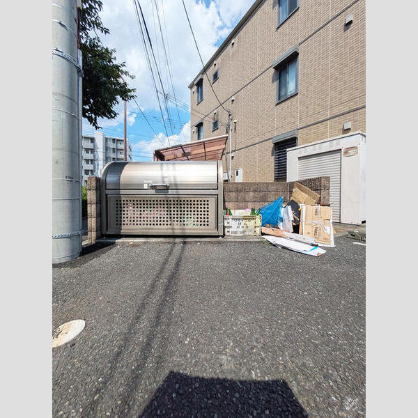 現地周辺 (ゴミ置き場)