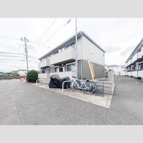 現地周辺 (駐輪場)