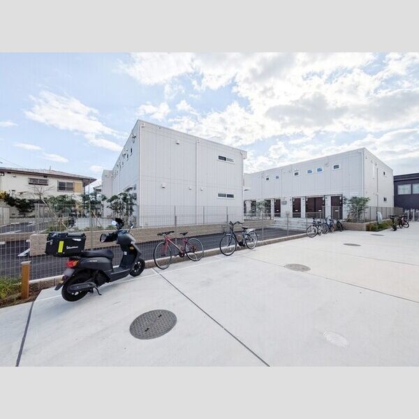 現地周辺 (駐輪場)