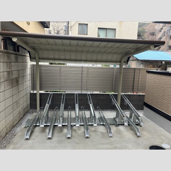 現地周辺 (駐輪場)