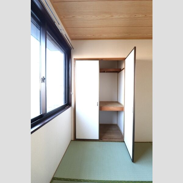 その他 (和室の物入れ)