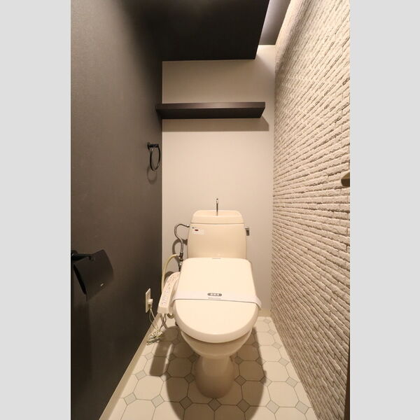 トイレ (トイレ)