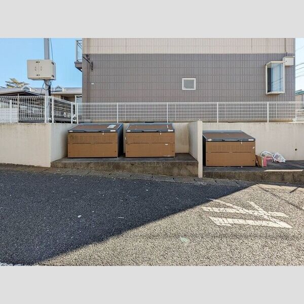 現地周辺 (ゴミ置き場)