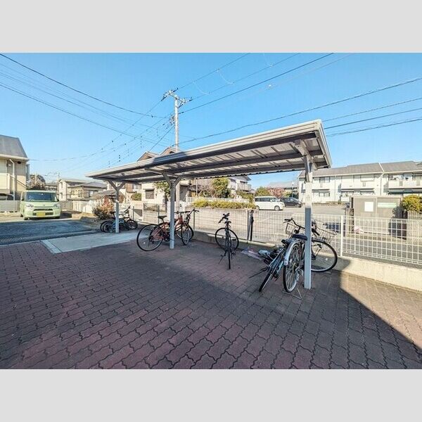 現地周辺 (駐輪場)