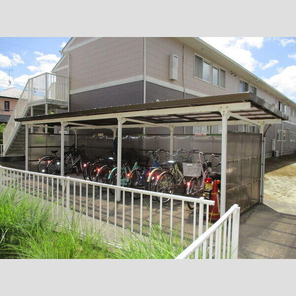 現地周辺 (駐輪場)