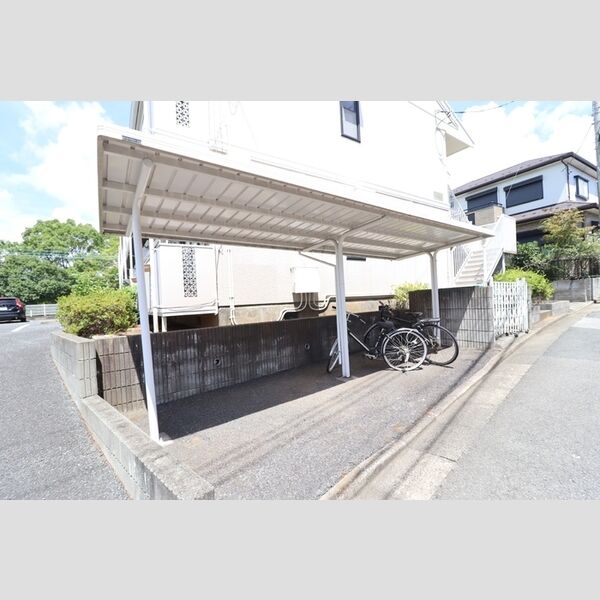 現地周辺 (駐輪場)