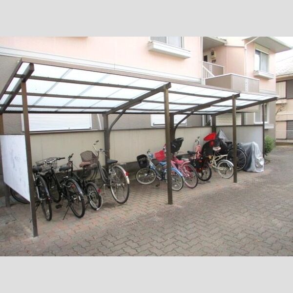 現地周辺 (駐輪場)