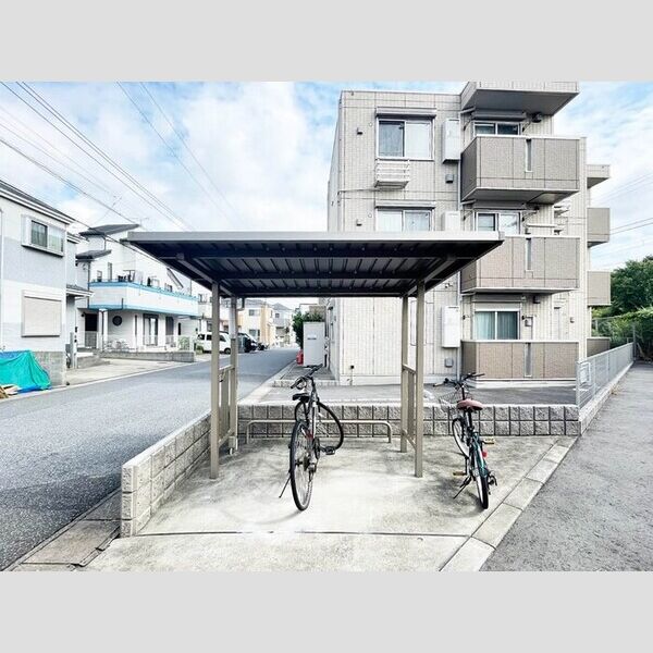 現地周辺 (駐輪場)