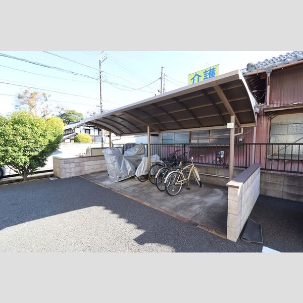 現地周辺 (駐輪場)