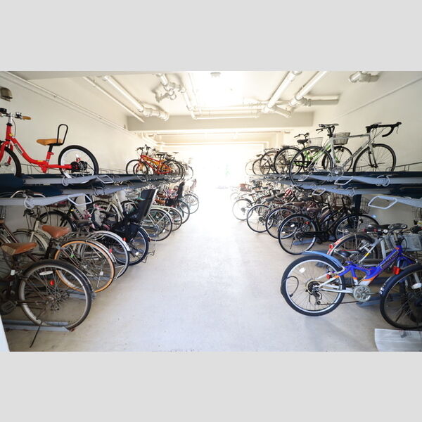 現地周辺 (駐輪場)