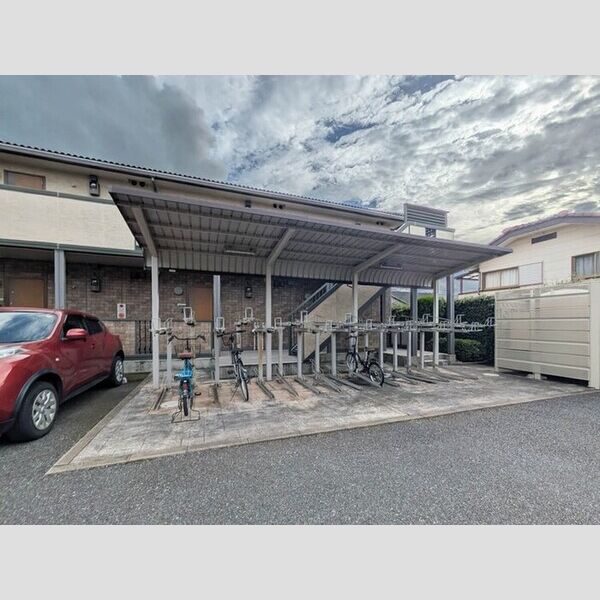 現地周辺 (駐輪場)