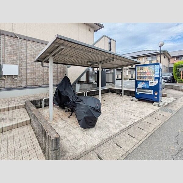 現地周辺 (駐輪場)