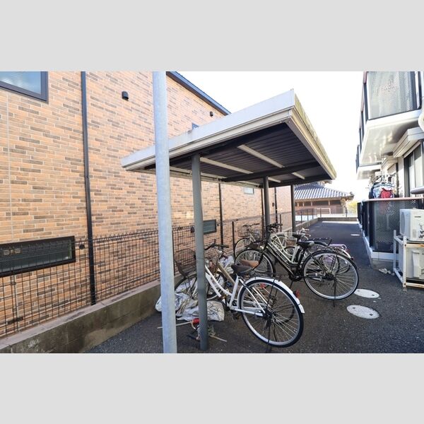 現地周辺 (駐輪場)