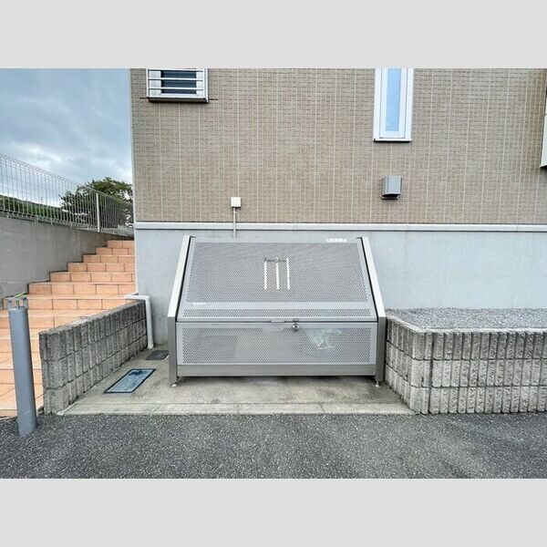 現地周辺 (ゴミ置き場)