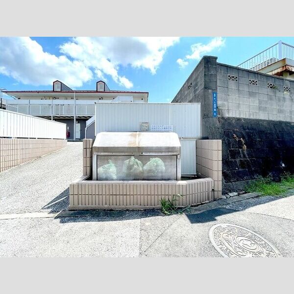 現地周辺 (ゴミ置き場)