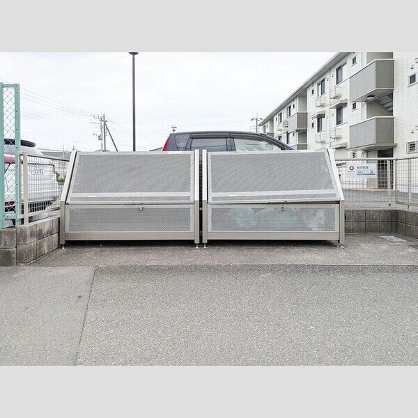 現地周辺 (ゴミ置き場)