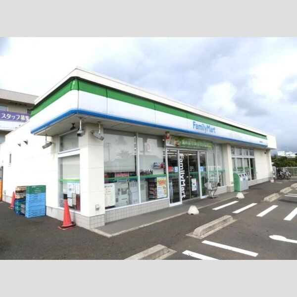現地周辺 (ファミリーマート誉田駅前店(325m))