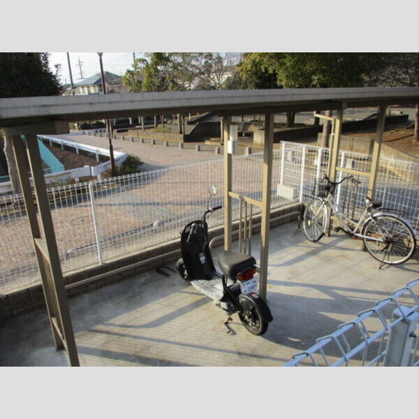 現地周辺 (駐輪場)