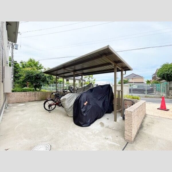 現地周辺 (駐輪場・バイク置き場)