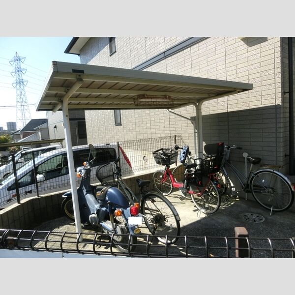 現地周辺 (駐輪場)