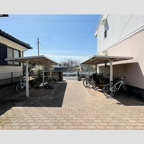 現地周辺 (駐輪場)