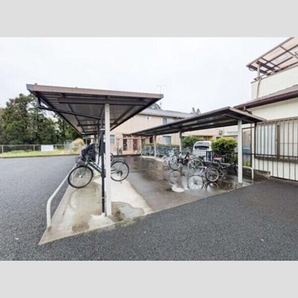 現地周辺 (駐輪場)