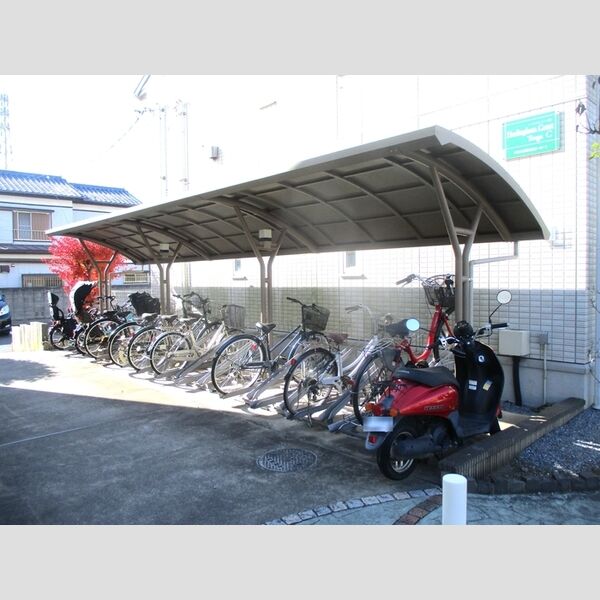 現地周辺 (駐輪場)