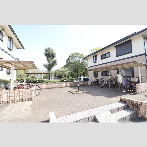 現地周辺 (駐輪場)