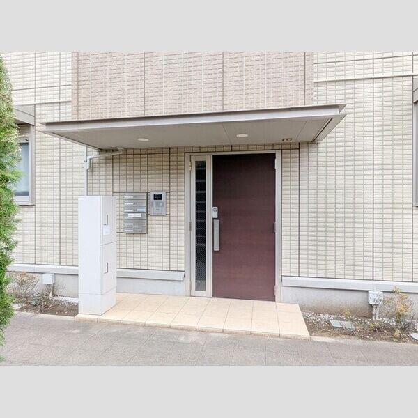 エントランス (エントランス)
