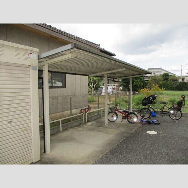 現地周辺 (駐輪場)