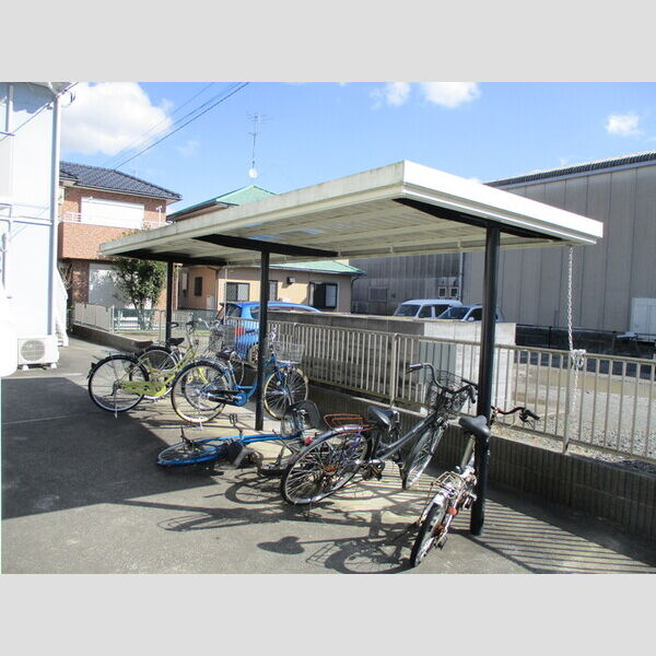 現地周辺 (駐輪場)