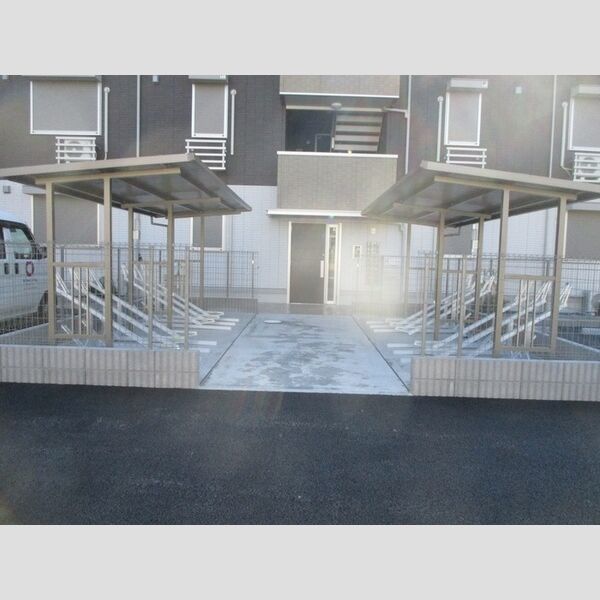 現地周辺 (駐輪場)