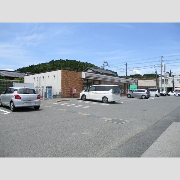 現地周辺 (セブンイレブン東金千葉学芸高校前店(596m))